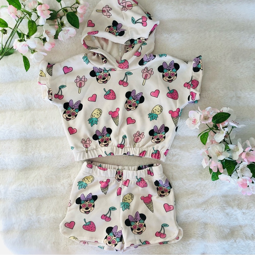 NWOT Cute Disney Minnie Mouse Short Sleeve Hoodie and Shorts Set, Size 2T